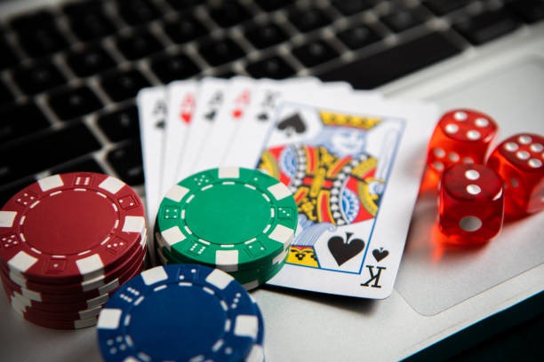 Dragon Tiger card game result display on akong Macau Pools table